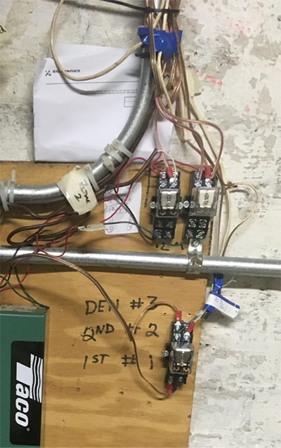 Messy point-to-point hardwiring Image of messy point-to-point hardwiring