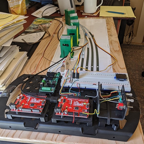 Phase Dock system supports “mix and match” mounting Obrázek – systém Phase Dock podporuje montáž typu „kombinace a shoda“