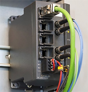 Ethernet switches control access to the network ภาพของสวิตช์อีเทอร์เน็ตควบคุมการเข้าถึงเครือข่าย