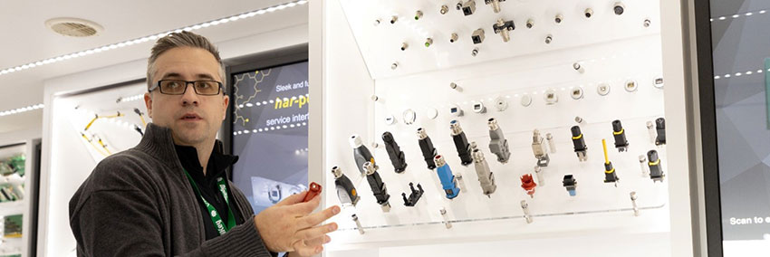The Harting Road Show – Demonstrating