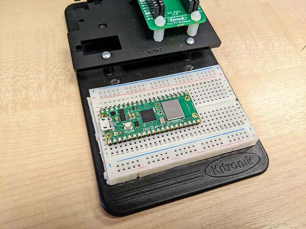 Raspberry Pi Pico Battery Voltmeter in Python Image of Raspberry Pi Pico Battery Voltmeter in Python