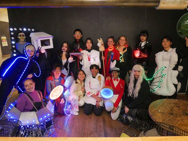 Arduino for Artists: Merging Electronics with Creative Expression Arduino for Artists: Merging Electronics with Creative Expression