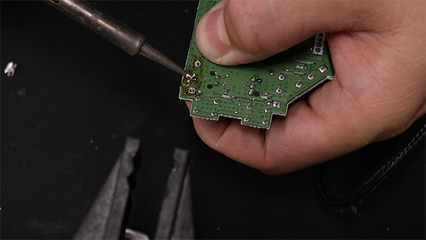 Fix or Toss? How to Know If Your Electronics Are Worth Fixing Fix or Toss? How to Know If Your Electronics Are Worth Fixing