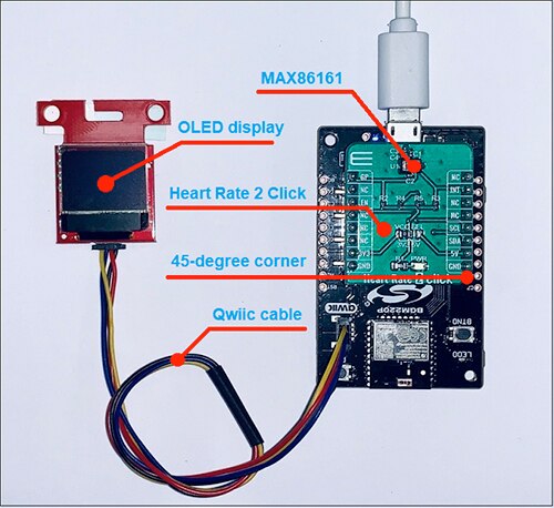 Silicon Labs 的 BGM220-EK4314A 探索套件板搭配 OLED 顯示器