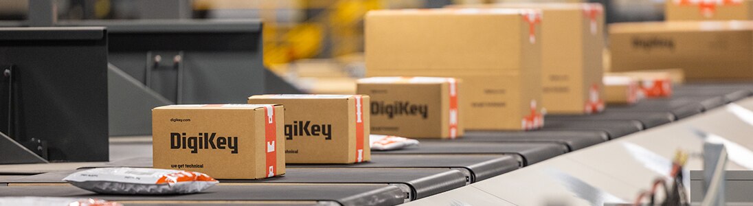 輸送帶上有多種 DigiKey 標籤包裝
