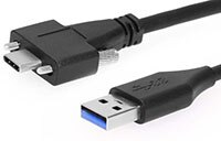 Coolgear 的螺絲鎖定型 USB 纜線的圖片