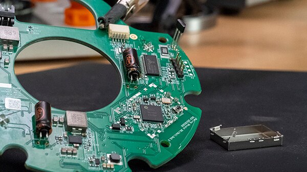 Belkin Stand Pro Teardown What Makes Auto-Tracking Work?