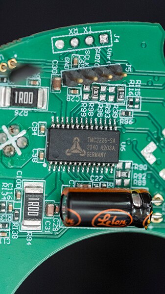 Belkin Stand Pro Teardown What Makes Auto-Tracking Work?